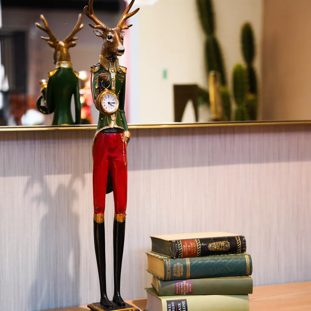 Kellot>KARE Design Gentleman Deer Peura Pöytäkello