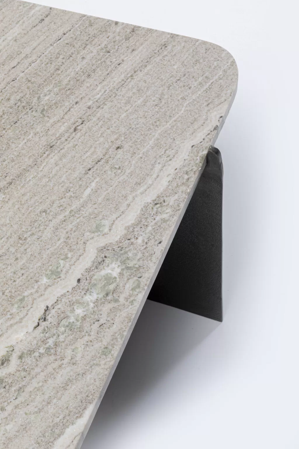 Sohvapöydät>KARE Design Montagna Sohvapöytä Marmoria Ja Metallia 142x70cm