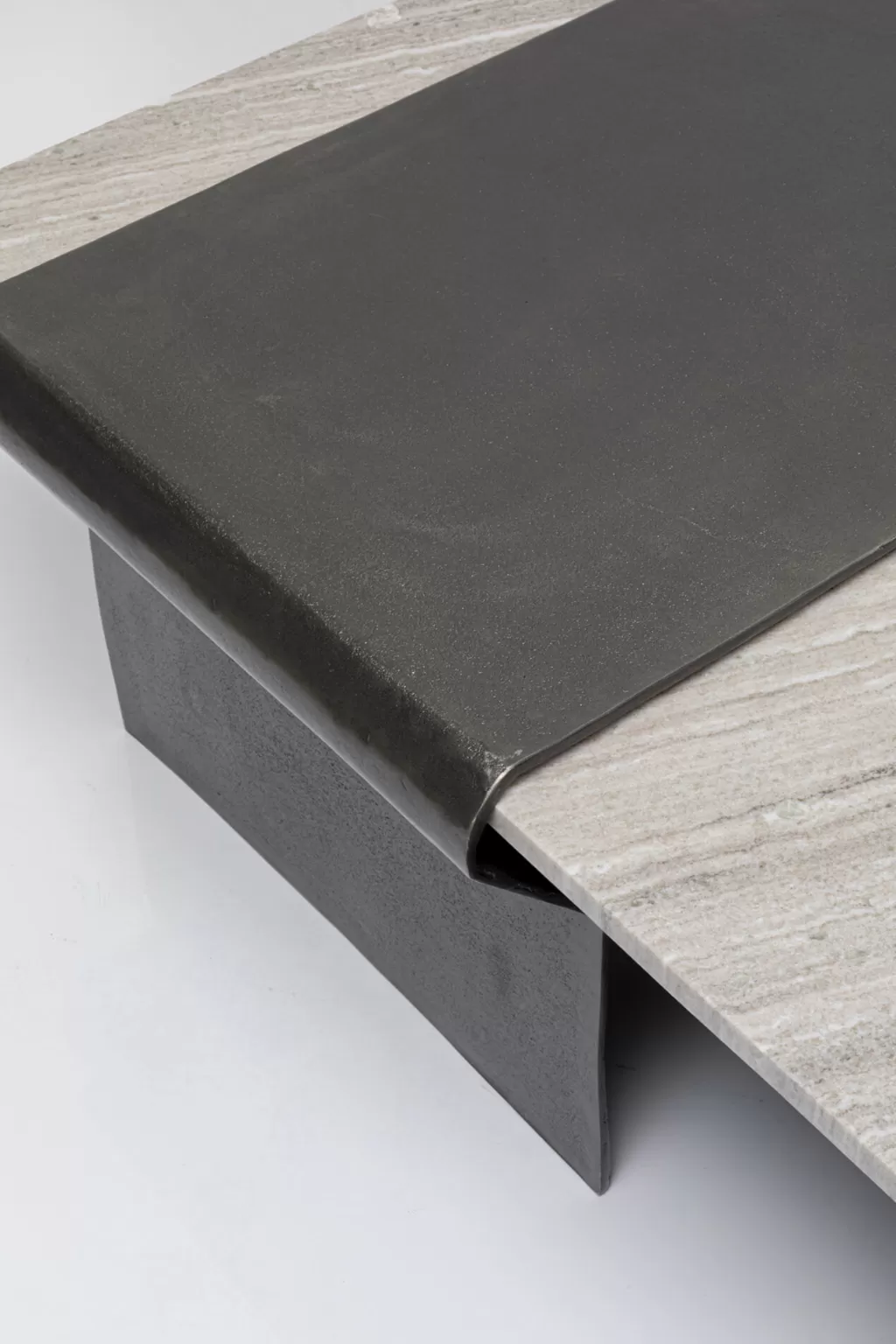 Sohvapöydät>KARE Design Montagna Sohvapöytä Marmoria Ja Metallia 142x70cm