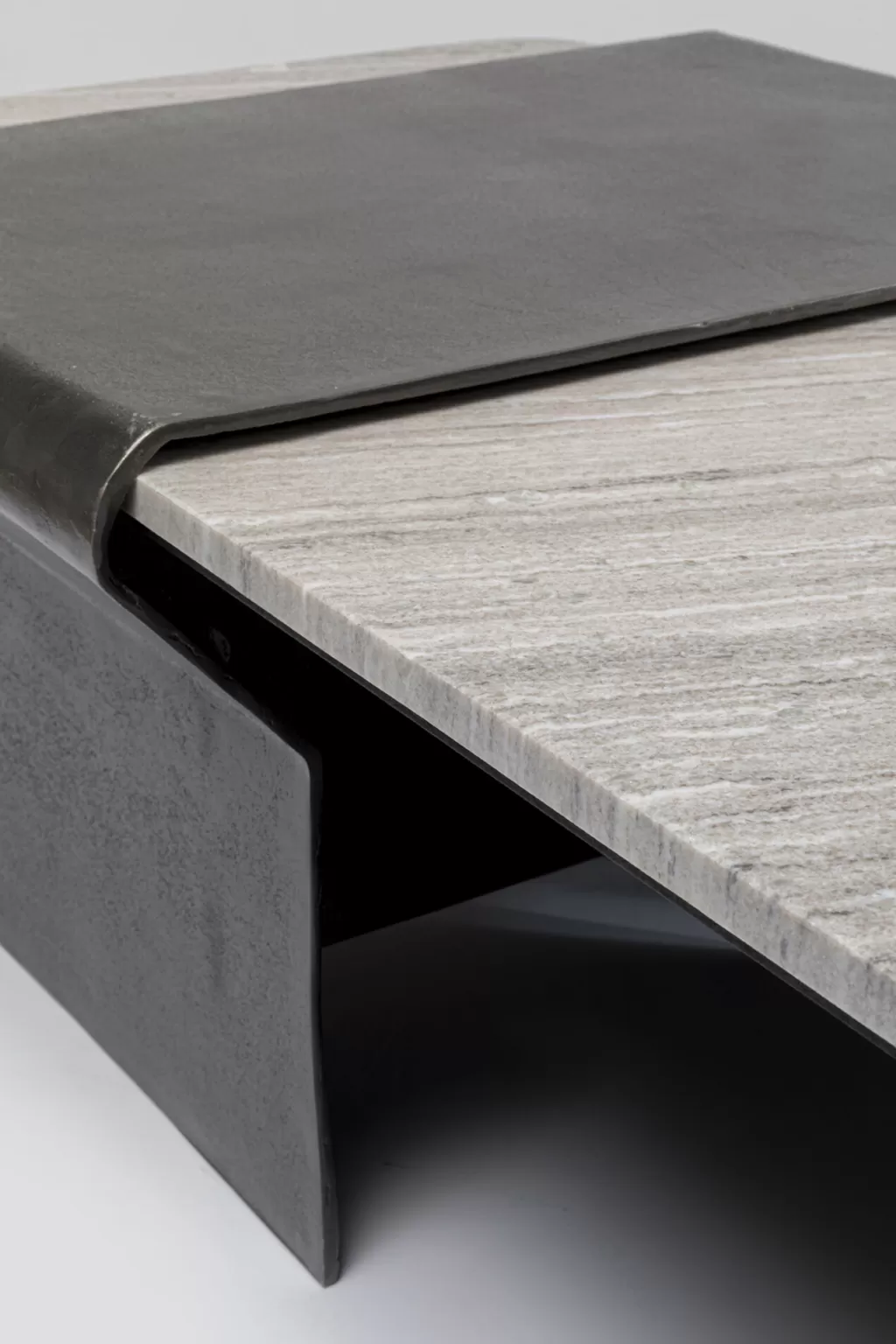 Sohvapöydät>KARE Design Montagna Sohvapöytä Marmoria Ja Metallia 142x70cm