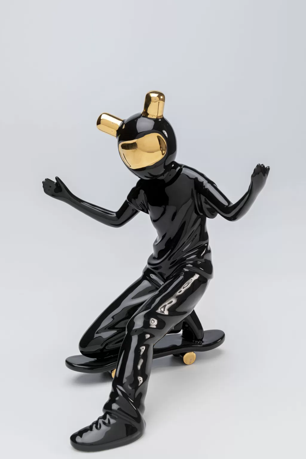 Koriste-Esineet>KARE Design Skating Astronaut - Skeittaava Astronautti, Musta 21cm
