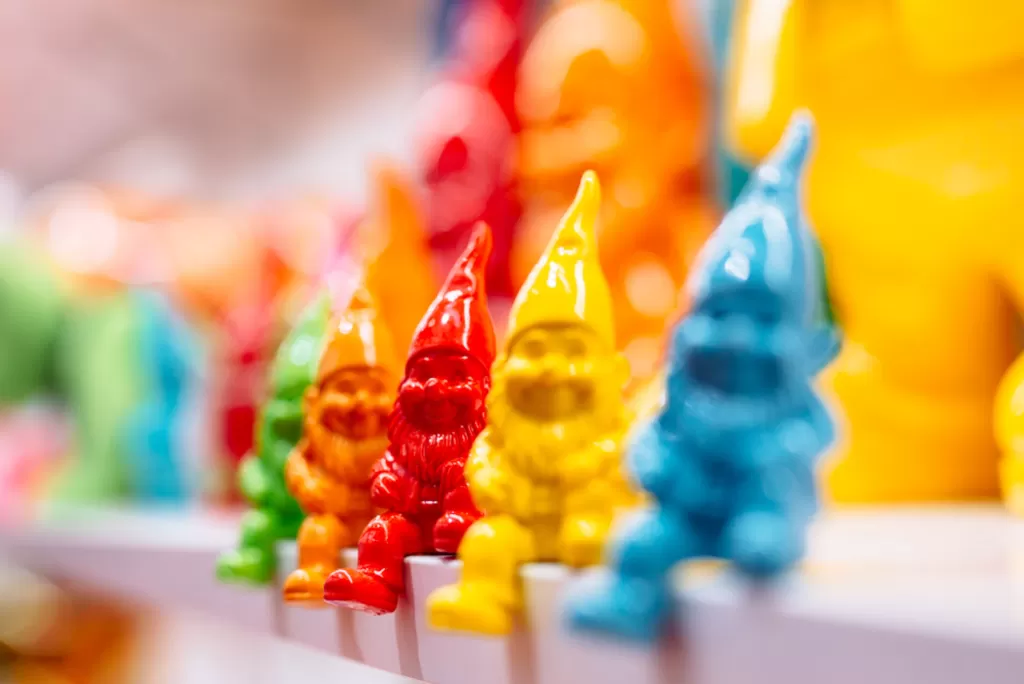 Koriste-Esineet>KARE Design Tonttu Deko Colore 11cm, Eri Värejä